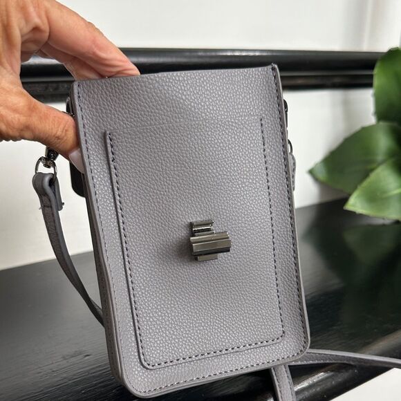 Crossbody shoulder Bag with Turn Clasp Closure, Versatile & Sleek ID badge - Picture 8 of 9